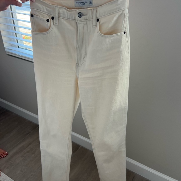 Abercrombie Ultra High Rise 90s Straight Jean in Stone - Picture 10 of 12
